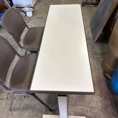 テーブルと椅子２点の画像