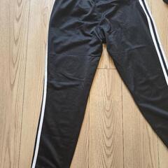 adidasトレーニングパンツの画像