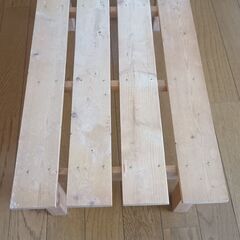 木製のベンチの画像