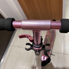 キックボード　ピンク　AVIGO トイザらスの画像