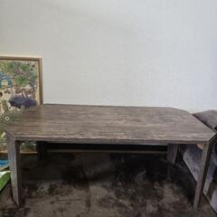 折りたたみ式の低いテーブルの画像