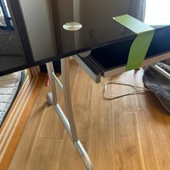 ガラス製デスク　椅子セットの画像