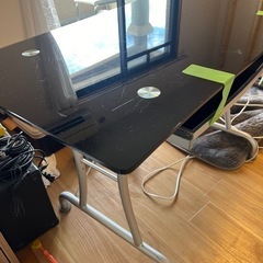 ガラス製デスク　椅子セットの画像
