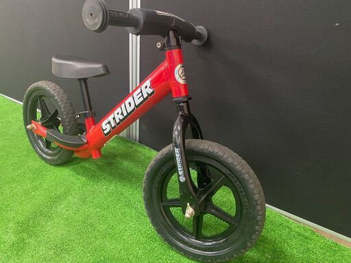ストライダー 12インチ　レッド　三重引取大幅値引き　純正スタンド付 キックバイク】 STRIDER ストライダー 12インチ 【引取限定