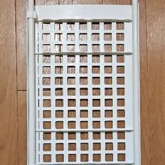 突っ張り棒２本、棚の画像