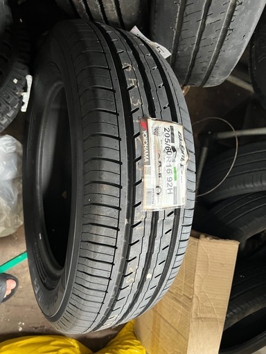 【未使用タイヤ】205/60R16 1本
