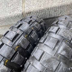 モンキー、ゴリラ、タイヤホイールの画像