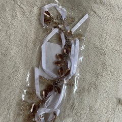 ヘッドドレス　結婚式　ヘアアクセサリー　カチューシャ　発表会　ゴールドの画像