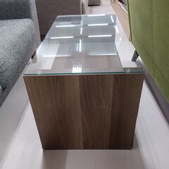 リユースのサカイ栃木店★ジモティ割あり★  ガラス台 ブラウン木目 W75×D39×H40 クリーニング済み TC9797の画像