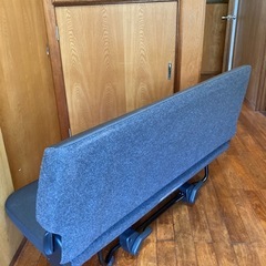 ハイエース セカンドシート　新同の画像