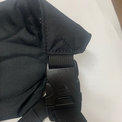 アディダスのクロスボディバッグの画像