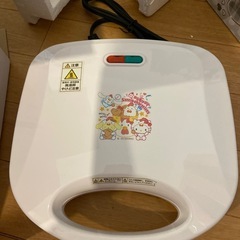 サンリオ ホットサンドメーカー からあげクン ハローキティの画像