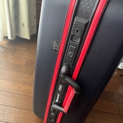 お取引中　ハローキティ　スーツケースの画像