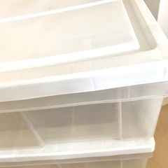 プラスチック衣装ケースの画像