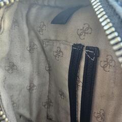 GUESS　ボティバックの画像