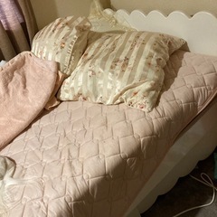 姫系白ベッドシングル❣️下に収納あり❣️の画像