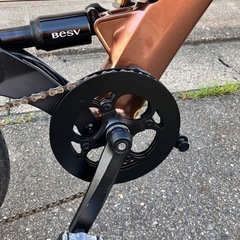 BESV PSF1のブラウン電動折りたたみ自転車の画像
