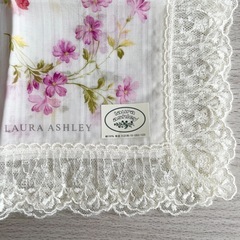 ☆お値引可能☆【新品未使用品】LAURA ASHLEY  花柄ハンカチ スカーフ レース付き の画像