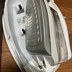 スチームアイロン極美品【コードレスグレー】の画像