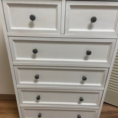 ホワイトキャビネットの画像