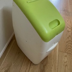 Aprica　オムツ用のゴミ箱の画像
