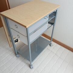 折りたたみ机　椅子無し　便利です。の画像