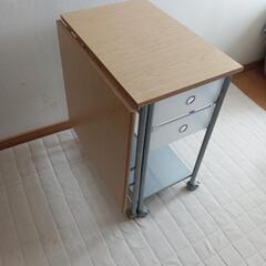 折りたたみ机　椅子無し　便利です。の画像