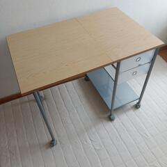 折りたたみ机　椅子無し　便利です。の画像