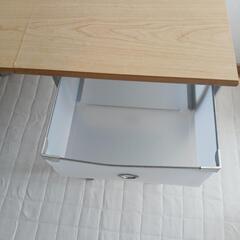 折りたたみ机　椅子無し　便利です。の画像