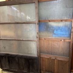 建具、イス、机の画像