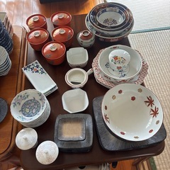 食器、鍋、壺まとめてますの画像