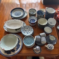 食器、鍋、壺まとめてますの画像
