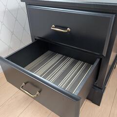 木の棚（黒）の画像