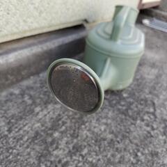 少し大きめのじょうろ　上に少しひびありの画像
