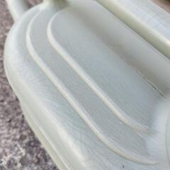 少し大きめのじょうろ　上に少しひびありの画像