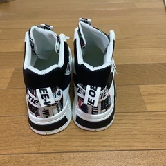 スニーカー
の画像