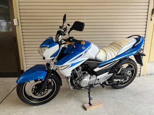 SUZUKI GSR250 実動（青×白）
