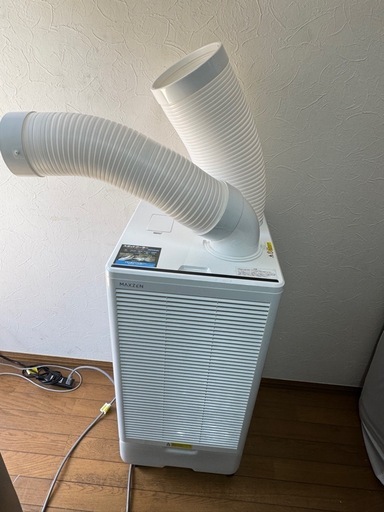 設置工事不要ですぐに使えるポータブルエアコン!壁穴も室外機も不要ですぐに使える業務用スポットエアコンです