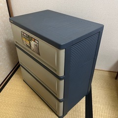 【引き取り相談中】プラスチック 3段ボックス 収納ケースの画像