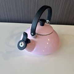 ※取引不可　ルクルーゼ、やかん、お譲りします。ピンク、美品ですの画像