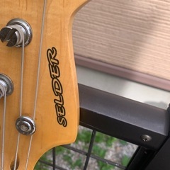 ベースギターの画像