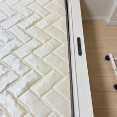 ダブルサイズ ベッドとマットレスのセットの画像