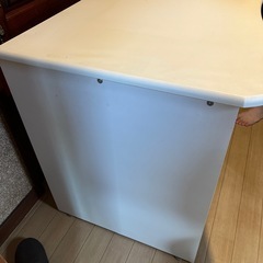 デスク、白色、キーボード収納の画像