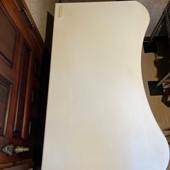 デスク、白色、キーボード収納の画像
