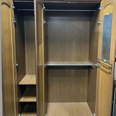 古賀清木工 木製 大型 ワードローブ 洋服タンス 3枚扉 全国家具工業連合会 幅130cm×奥行58cm×高さ198cm の画像