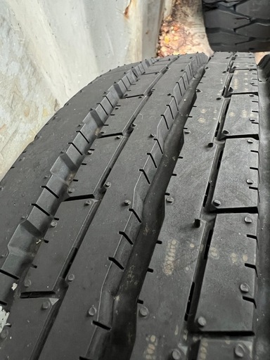 【未使用タイヤ】205/80R17.5