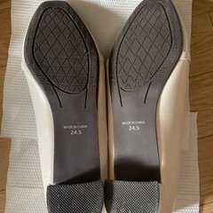 （marie claire）白パンプス　24.5の画像