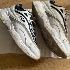 （取引中）FILA スニーカー　24.5cmの画像