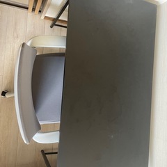 【取引中】
机とチェアのセットの画像