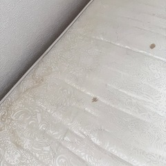 マット付きシングルベッドの画像